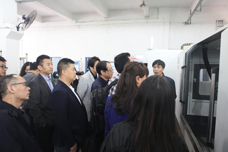 機械行業(yè)協(xié)會參觀華亞數控車間
